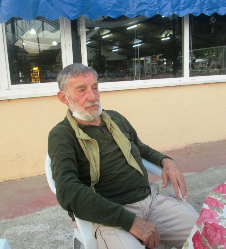 Eşi ölünce dağıldı 'camdan onu görüyorum' diyen Ahmet Mekin her gün mezarlığa bakın ne diyor - Resim: 4