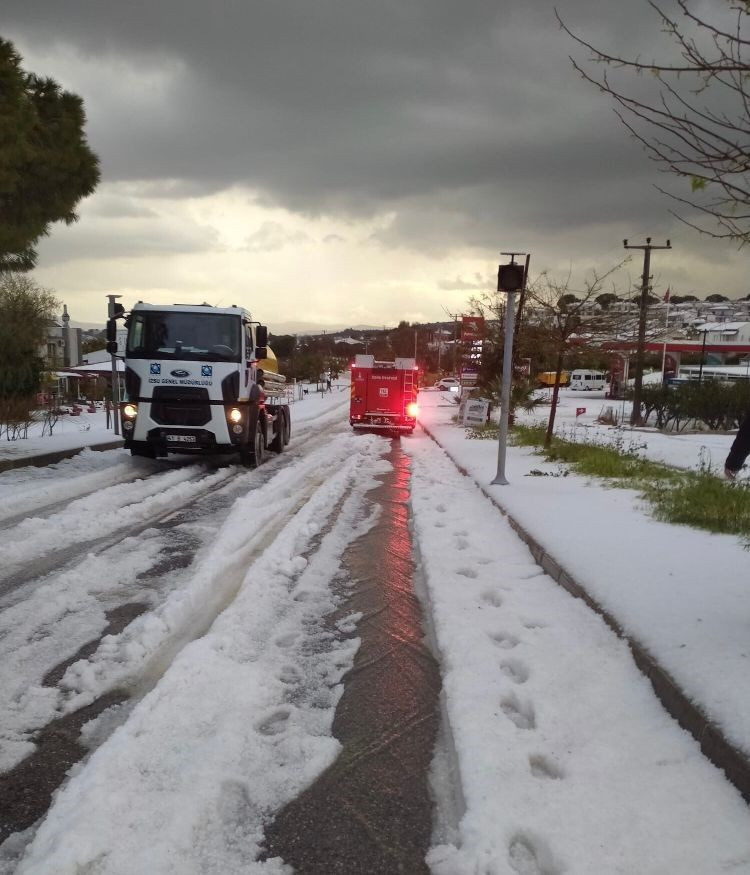 Vatandaşlar büyük şaşkınlık yaşadı! Kar değil dolu beyaza bürüdü - Resim: 3