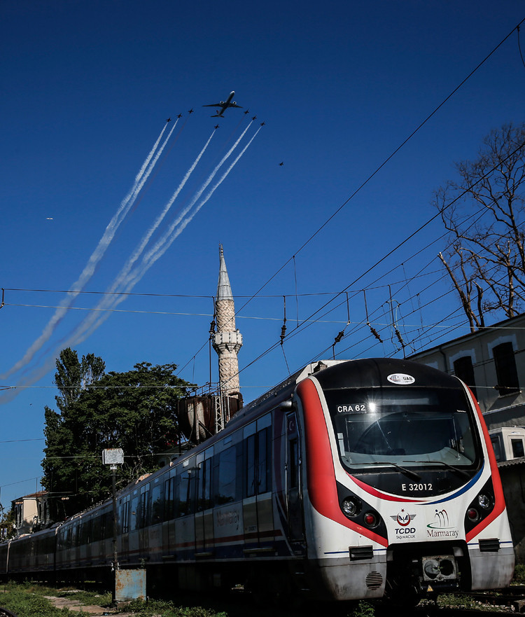 İstanbul semalarında müthiş görüntüler - Resim: 2