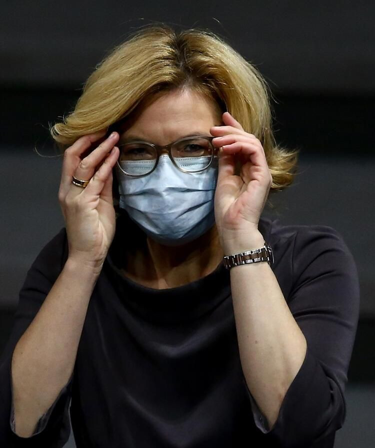 Basamağı fark etmedi Tarım Bakanı yere kapaklandı! İşte o anlar - Resim: 1