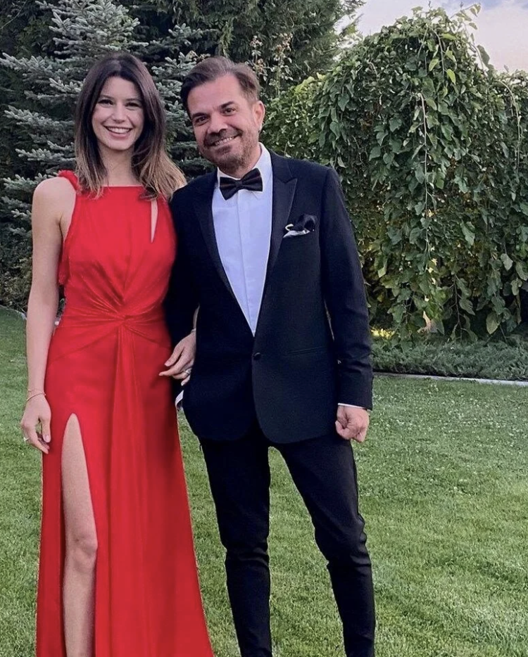 Evleri küle dönmüştü! Beren Saat Los Angeles'te yaşadığı kayıpları açıkladı! Gelinliği ve eserleri... - Resim: 4