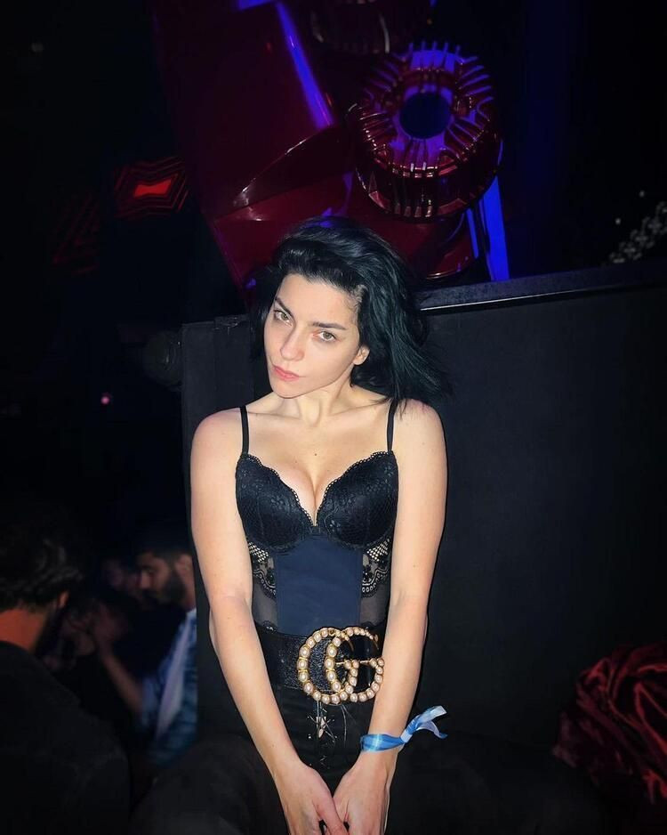 Mert Aydın'dan boşanan Merve Boluğur nispet yaparcasına jartiyerli pozunu paylaştı! - Resim: 2