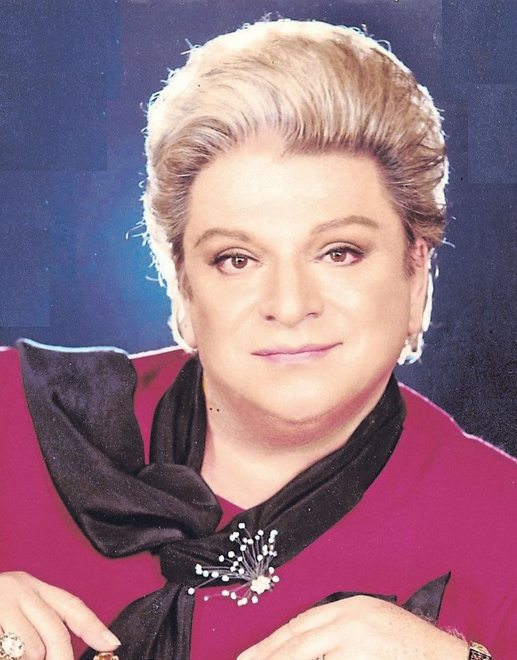 Zeki Müren'in intihar ettiği iddiasını Onur Akay yazdı ortalık çalkalandı - Resim: 2