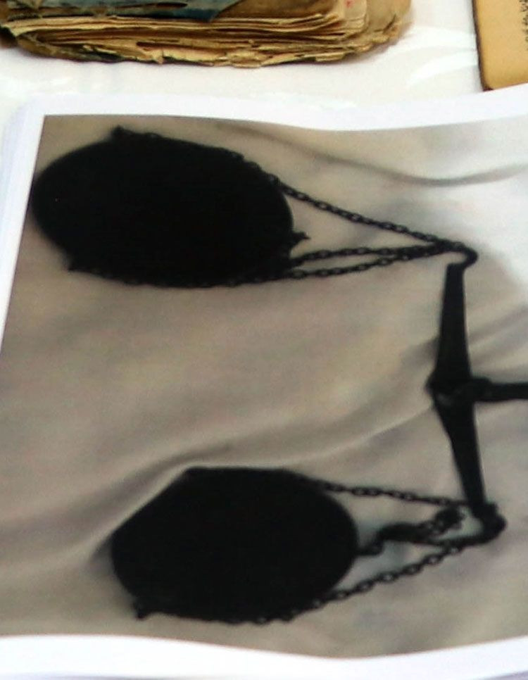 Amasya'da kadınları taciz eden sapık hocanın evinden çıkanlara bakın! - Resim: 4