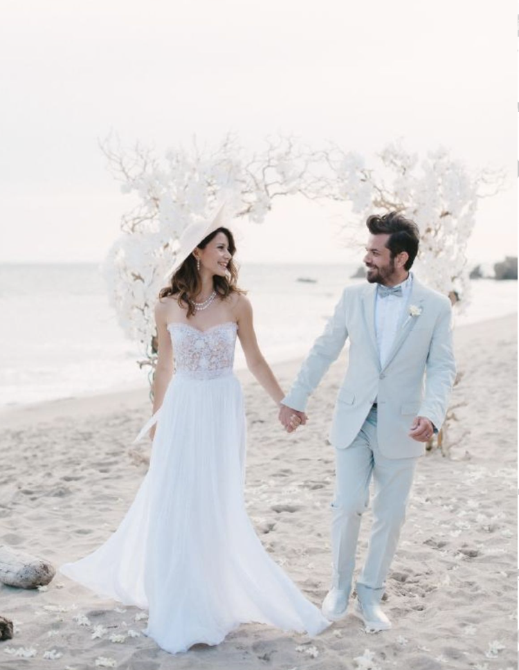 Evleri küle dönmüştü! Beren Saat Los Angeles'te yaşadığı kayıpları açıkladı! Gelinliği ve eserleri... - Resim: 3