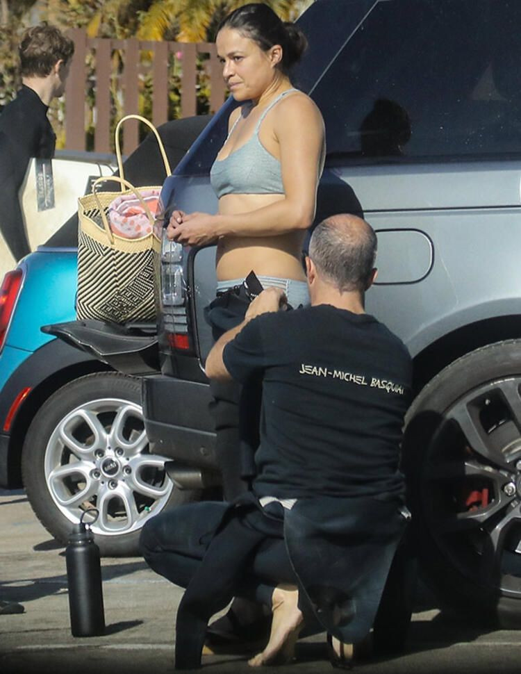Fit vücudu hayran bıraktı! Ünlü oyuncu Michelle Rodriguez zor anları olay oldu - Resim: 2