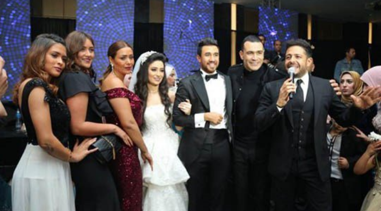 Kasımpaşalı Trezeguet düğünde annesinin ayaklarını öptü - Resim: 1