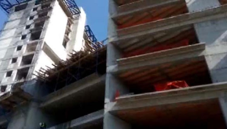 İstanbul'da feci anlar seyir halindeki otomobilin üstüne düştü - Resim: 3