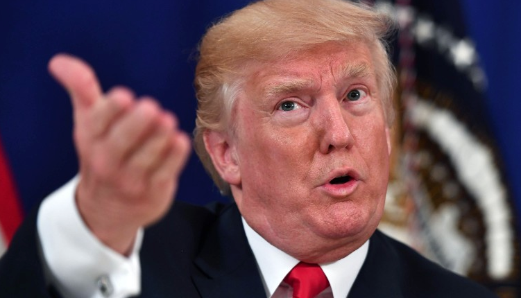 Orta parmaklı protesto! Trump neye uğradığını şaşırdı - Resim: 1