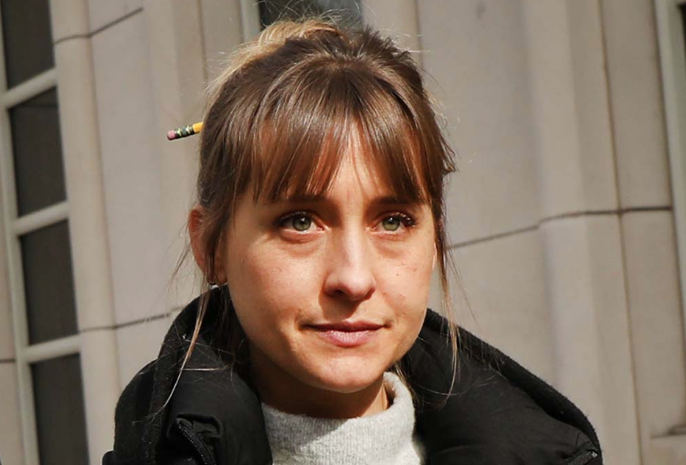 Dünyaca ünlü oyuncu şantajla seks tarikatına alım yaptığını itiraf etti - Resim: 3