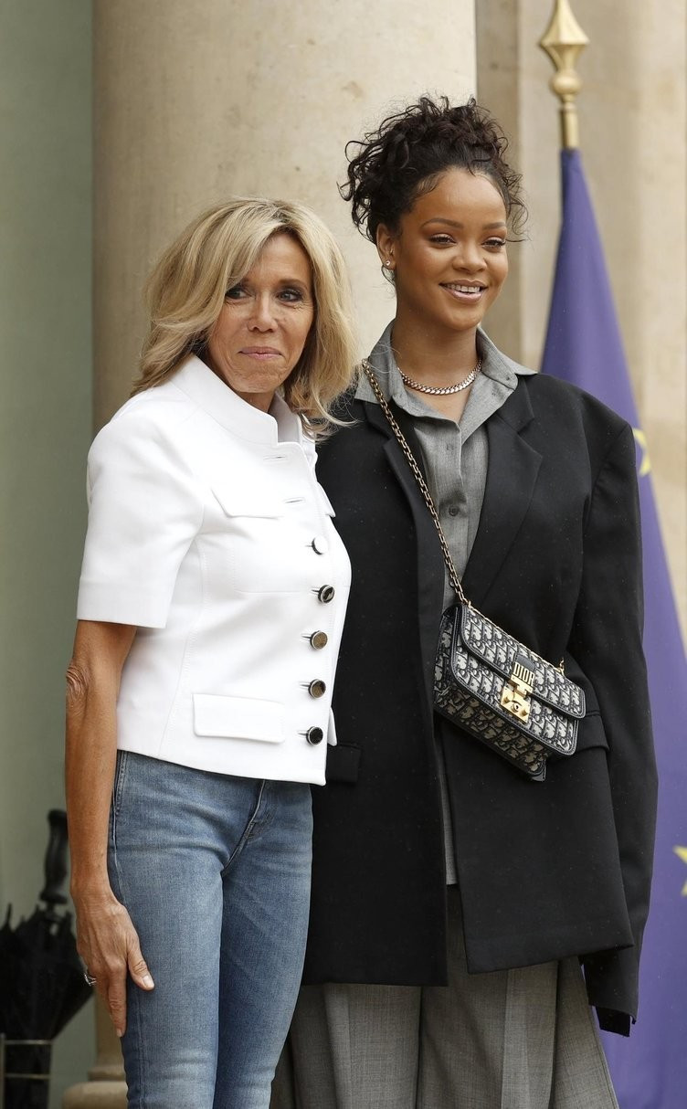 Rihanna giydiği kıyafet ile olay oldu - Resim: 4