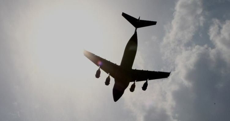 Pilot umarım dua ediyorsunuz dedi uçakta dehşet anlar - Resim: 3