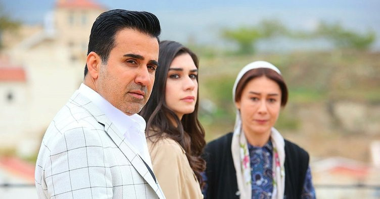 Aşk ve Mavi dizisinden apar topar ayrılmıştı! Emrah bombayı patlattı  - Resim: 1