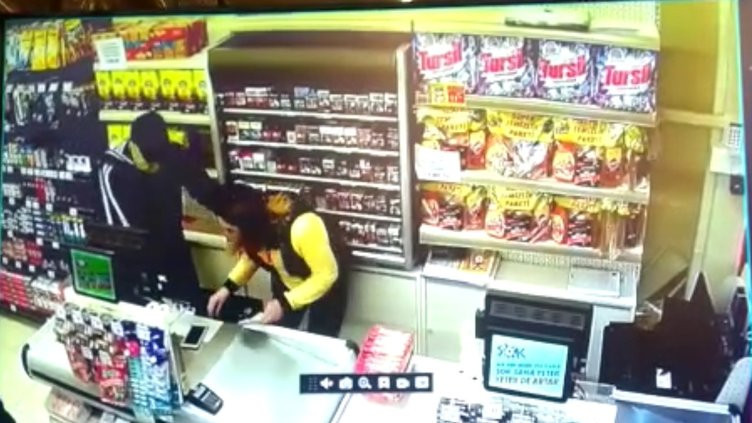 Dayağı abartınca ifşa oldu! Sevgilisiyle anlaşıp kendini soydurdu... - Resim: 2