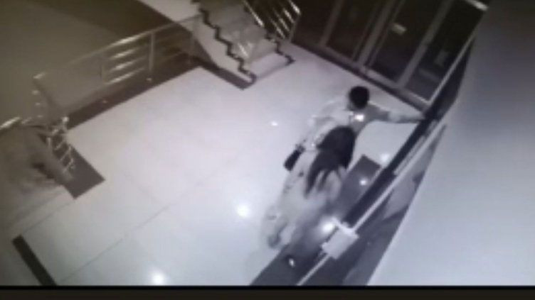 İstanbul'da vahşet! Çilingirle girilen evde yatak odasında çıplak ve kanlar içinde bulundu - Resim: 4