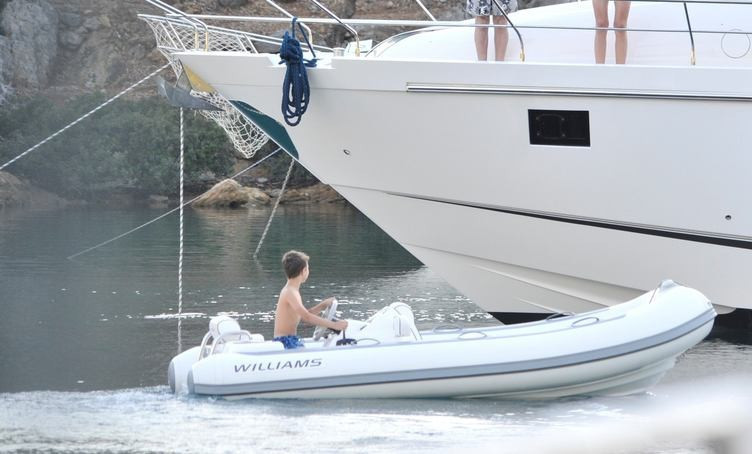 Ünlü çiftin sorumsuzluğu bu kadar olmaz dedirtti işte o görüntüler - Resim: 1