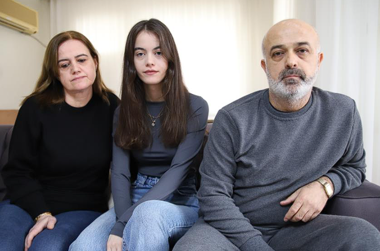 3 gün enkazda kalan aile yaşadıklarını anlattı: Halüsinasyonlar görerek hayata tutunduk - Resim: 2