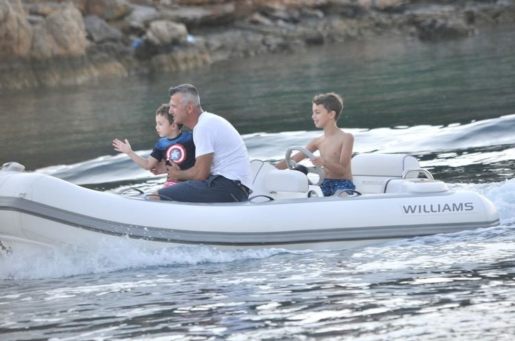 Ünlü çiftin sorumsuzluğu bu kadar olmaz dedirtti işte o görüntüler - Resim: 3