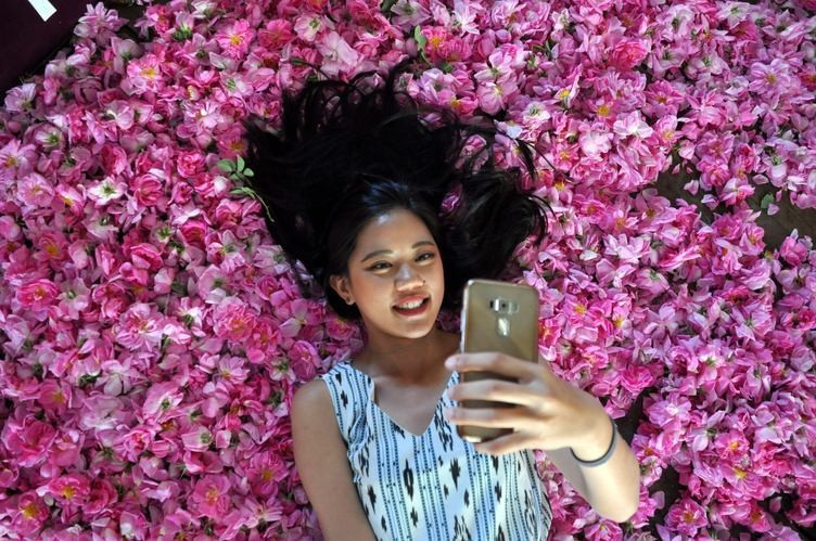 Uzakdoğulu turistlerin gül merakı! - Resim: 1