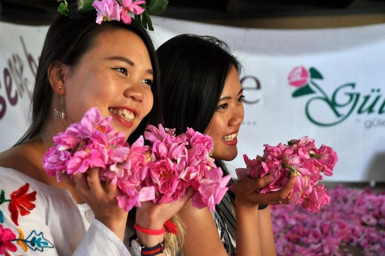 Uzakdoğulu turistlerin gül merakı! - Resim: 2