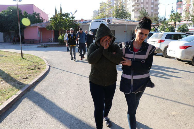 Karı-kocadan barlarda iğrenç tuzak! - Resim: 1