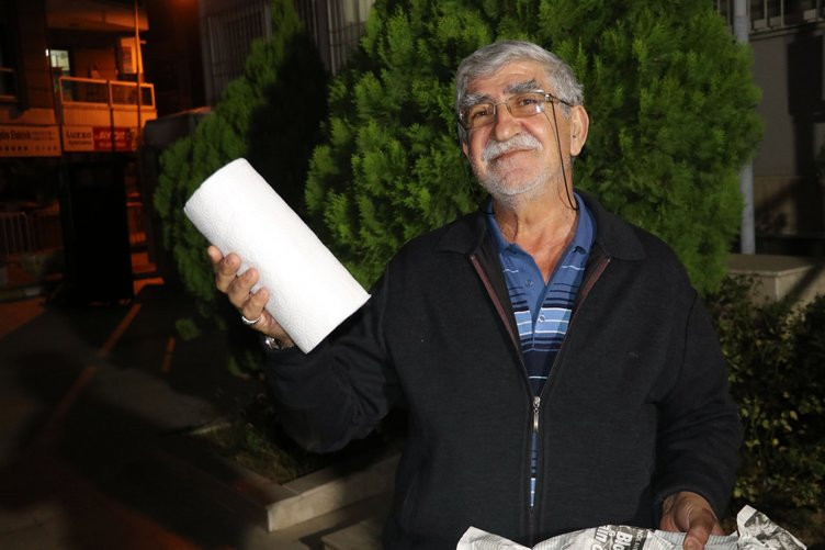 Dolandırıcıları kağıt peçete ile kandırdı - Resim: 2