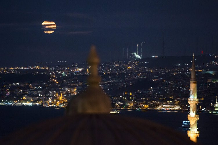 Yılda bir defa görülen 'süper ay' büyüledi - Resim: 1