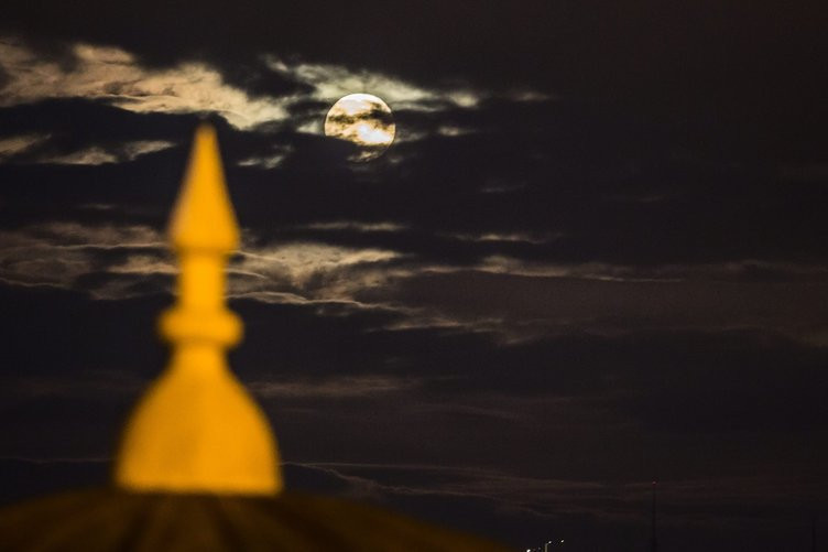 Yılda bir defa görülen 'süper ay' büyüledi - Resim: 2