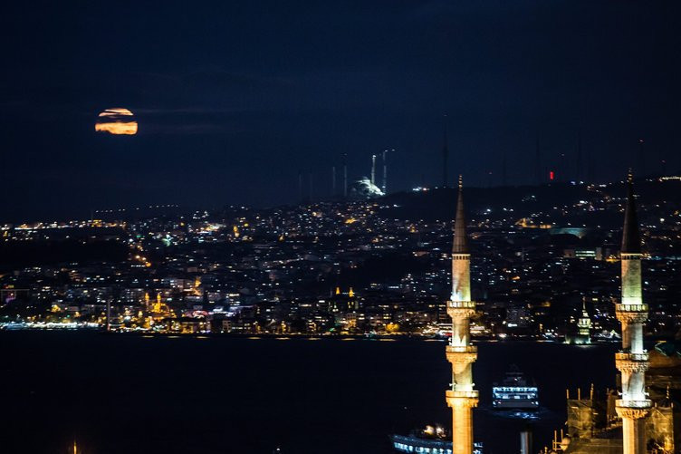 Yılda bir defa görülen 'süper ay' büyüledi - Resim: 3