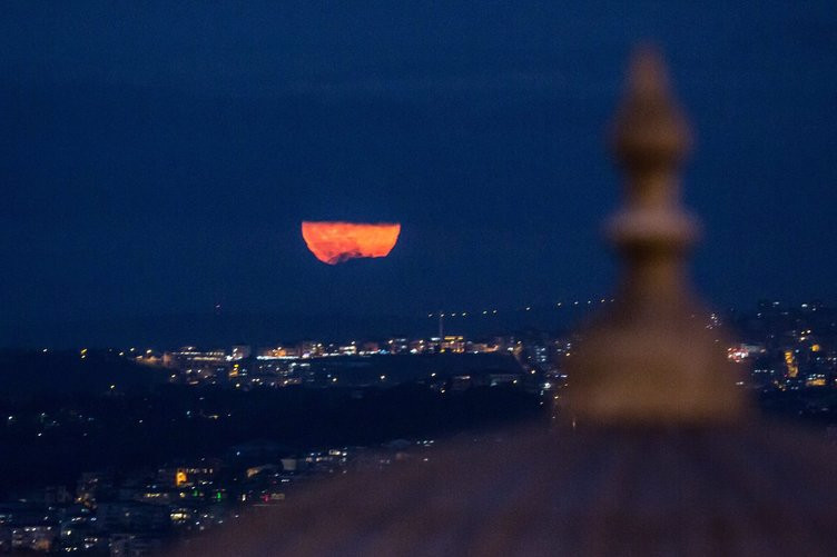 Yılda bir defa görülen 'süper ay' büyüledi - Resim: 4