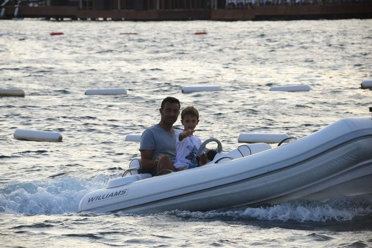 Ünlü çiftin sorumsuzluğu bu kadar olmaz dedirtti işte o görüntüler - Resim: 4