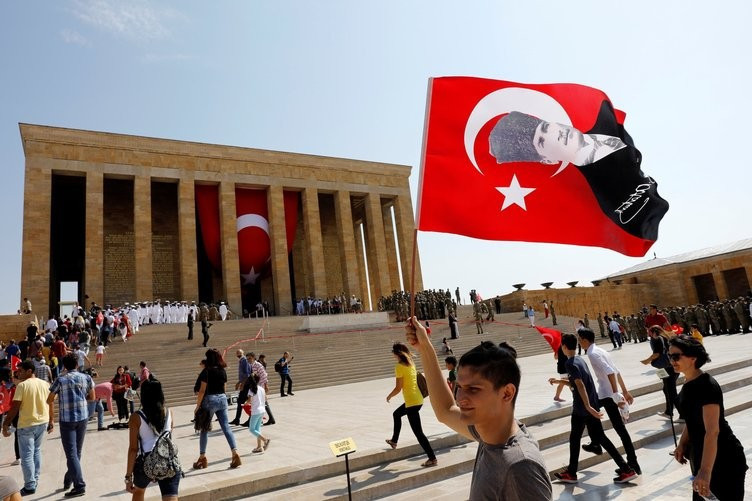 Vatandaşlar Anıtkabir'e akın etti - Resim: 3