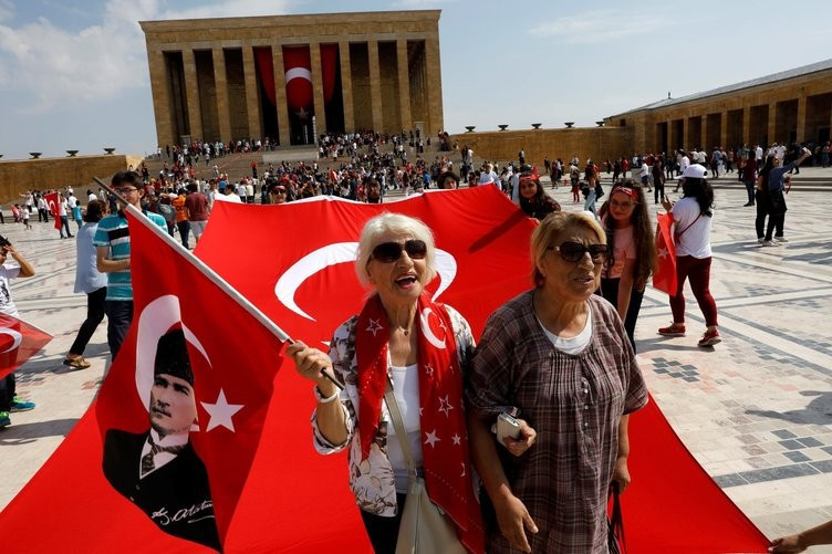 Vatandaşlar Anıtkabir'e akın etti - Resim: 4