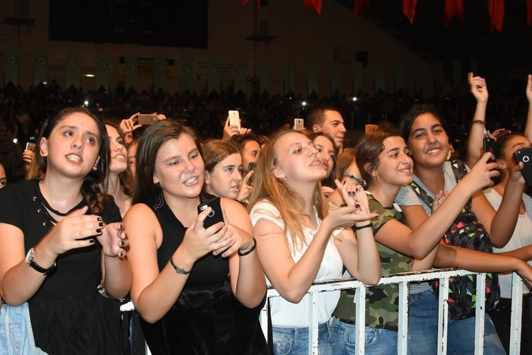 Aleyna Tilki konserinde vantilatör krizi! - Resim: 3