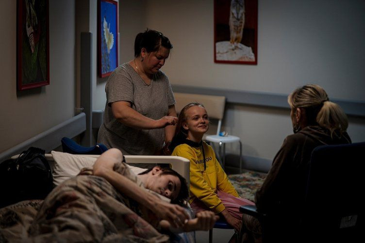 Kanserli çocuklar sığınaklara kaçırıldı! Onbinlerce çocuk her gece bombaların altında uyuyor - Resim: 4