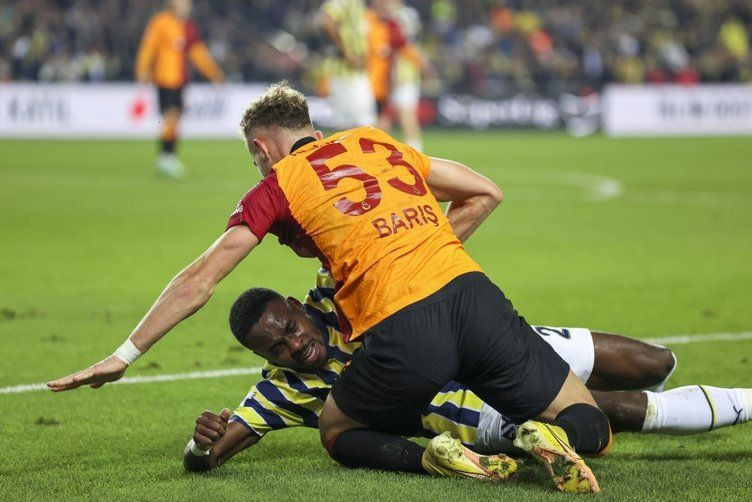 Fenerbahçe Galatarasay derbisinde olay görüntüler... - Resim: 4