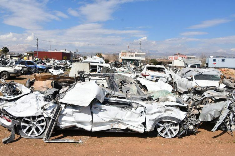 Depremde 2 dairesini 6 lüks arabasını 8 motorsikletini kaybetti '30 milyonluk adamdım' dedi her şeyi anlattı - Resim: 1