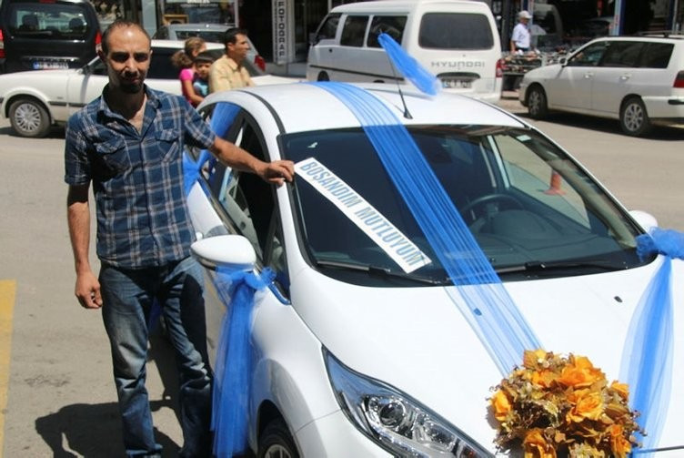 Boşanma davası bitince böyle kutladı - Resim: 1