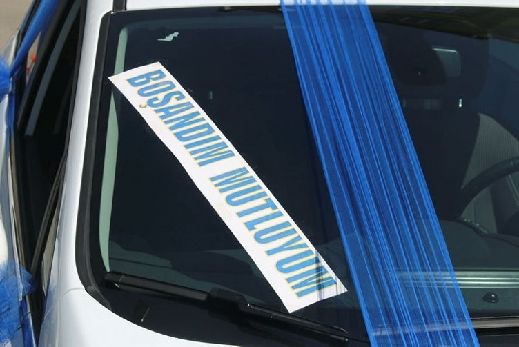 Boşanma davası bitince böyle kutladı - Resim: 2