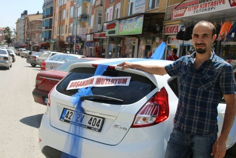 Boşanma davası bitince böyle kutladı - Resim: 4