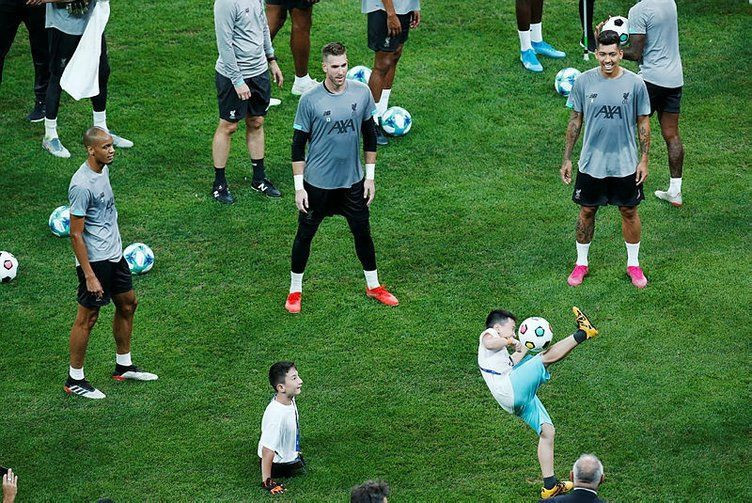 Ampute çocuklar idmana katıldı Liverpool gönülleri fethetti - Resim: 1