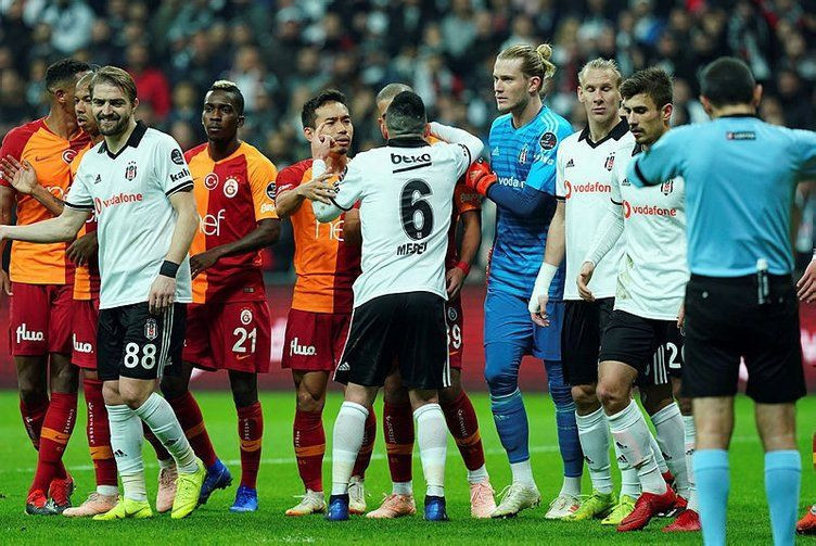 Fatih Terim çıldıracak Galatasaraylı futbolcular derbi sonrası dansöz oynattı - Resim: 1