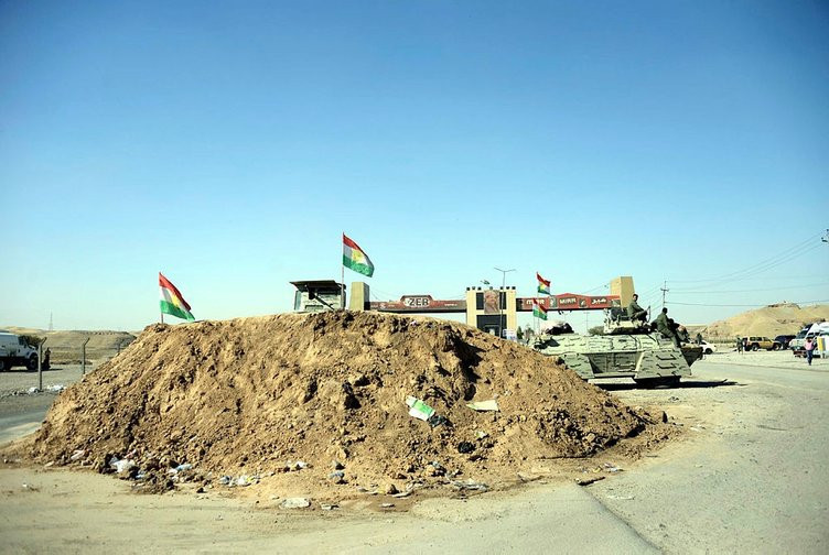 Bomba iddia! 3 bin IŞİD teröristi Barzani Peşmergesine rüşvet verip kaçtı! - Resim: 1