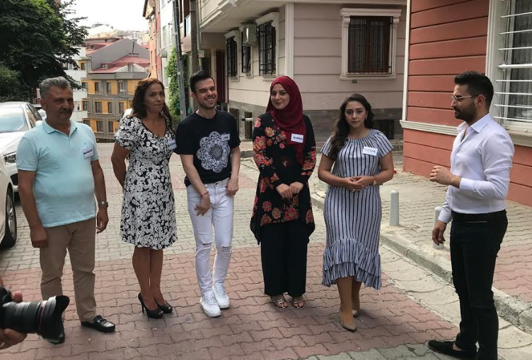 Kadir Ezildi'nin hastalığı ne? Erkek kardeşine tüylerini aldırıyor annesi çıldırıyor - Resim: 2