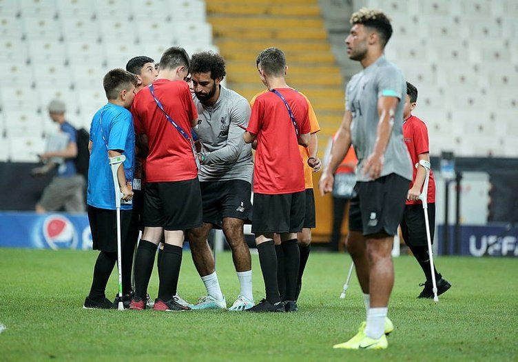 Ampute çocuklar idmana katıldı Liverpool gönülleri fethetti - Resim: 4