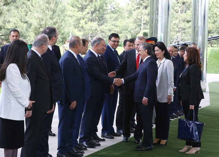 Cumhurbaşkanı Erdoğan Özbekistan'da böyle karşılandı... - Resim: 2