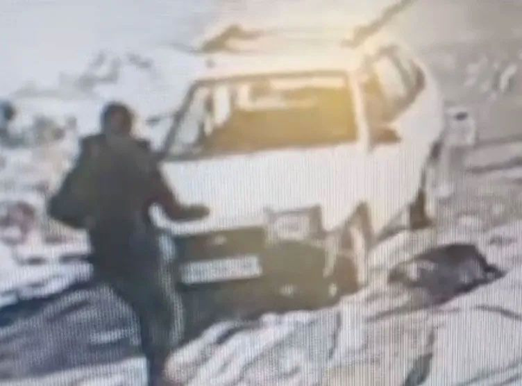 Arabayla çarptı demir çubukla dövdü, yakmaya çalıştı, diri diri gömdü! Böyle vahşet görülmedi - Resim: 1