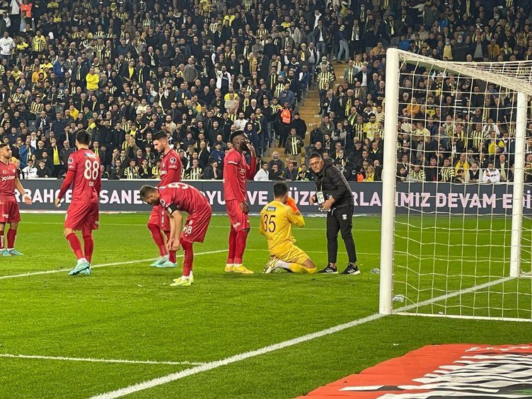 Fenerbahçe Sivasspor maçında tribünde taciz krizi! 20 taraftar 1 yıl men edildi - Resim: 2