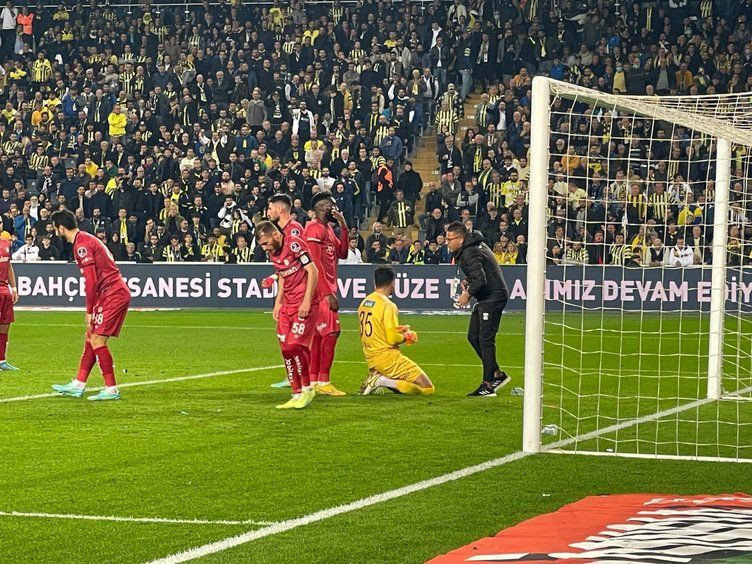 Fenerbahçe Sivasspor maçında tribünde taciz krizi! 20 taraftar 1 yıl men edildi - Resim: 3