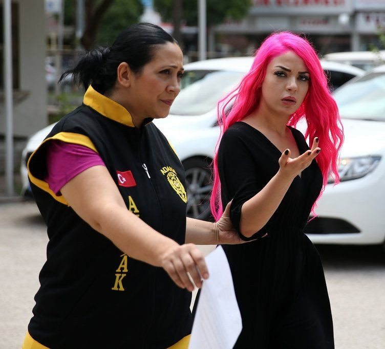 Başörtüsü ile çektiği videolarla fenomen oldu! Twerkçi Esra Rabia Ünal VIP fuhuşta yakalanmış işte kayıtları - Resim: 2